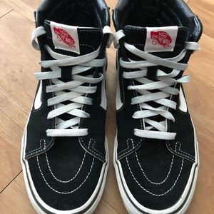 Vans Sk8-Hi shoe - black/white women’s 9 1/2